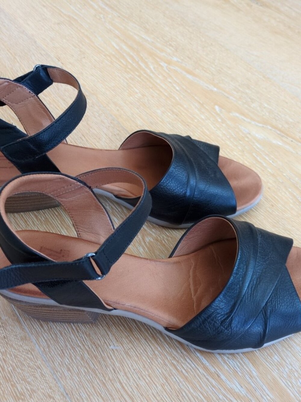 Miz Mooz "Kacie" Black Comfy Heeled Sandals - Size 41 (9.5-10) Women's M